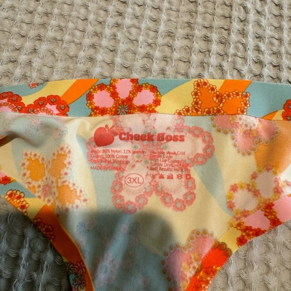 NEW Cheek Boss Thong Womens Plus Floral Paisley Colorful Seamless Plus 3X NWT - Picture 3 of 3